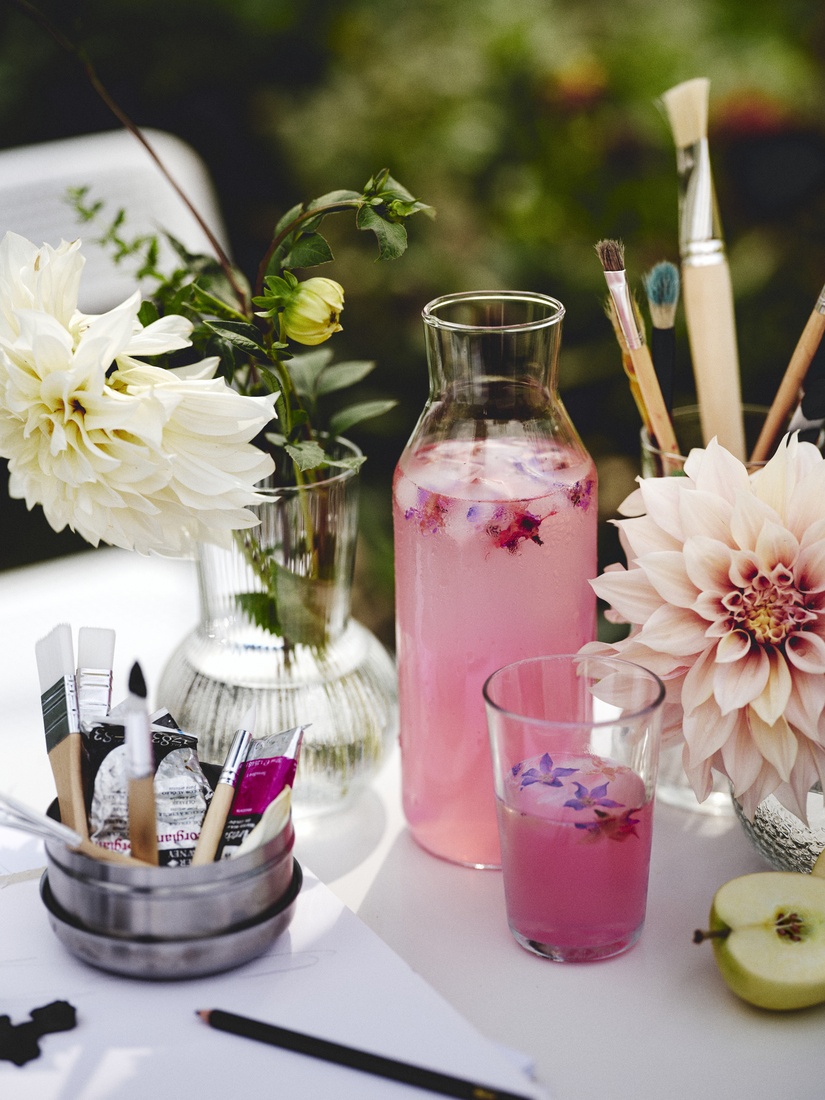 Close up TONSTAD desk